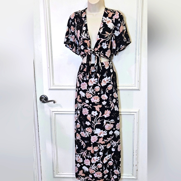 Amuse Society Black Multicolor Floral Maxi Dress With Cut-Out Midriff Tie,Medium - Picture 9 of 16